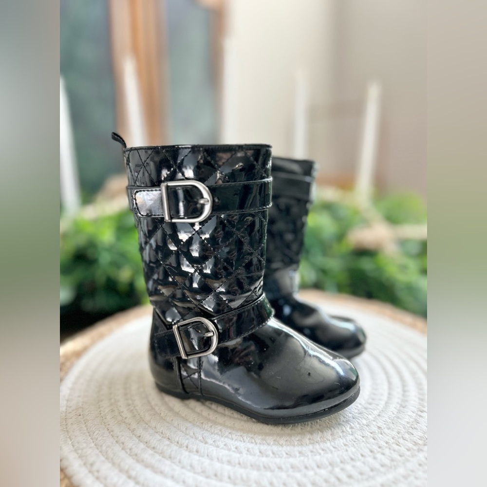 Old Navy Toddler Buckled Quilted Boots Size 5 Black